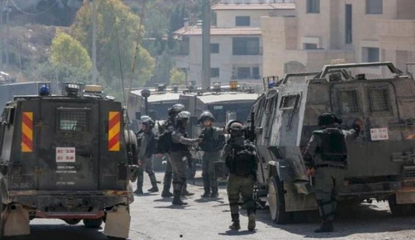 قوات الاحتلال تداهم منازل الفلسطينيين وتعتقل 16 فلسطينيا من بلدة بيتا جنوب نابلس