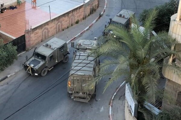 قوات الاحتلال الإسرائيلي تعتقل 5 مواطنين بالضفة والقدس