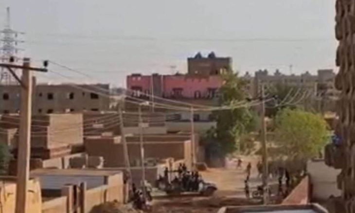 طرفا الصراع في السودان يخوضان اشتباكات عنيفة في أجزاء من مدينة بحري