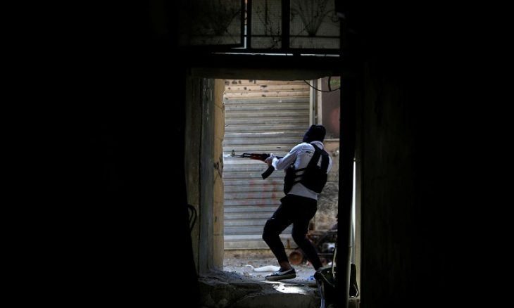 تواصل الاشتباكات في مخيم “عين الحلوة” جنوب لبنان