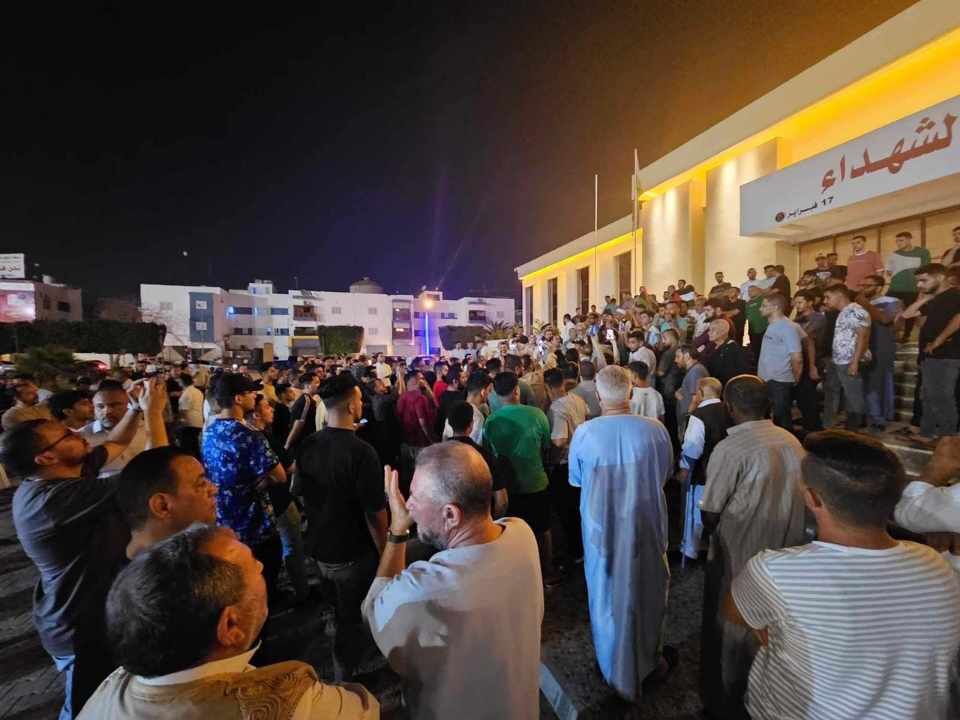 رفضاً للتطبيع مع الاحتلال... العشرات يتظاهرون في مدينة الزاوية غرب العاصمة طرابلس