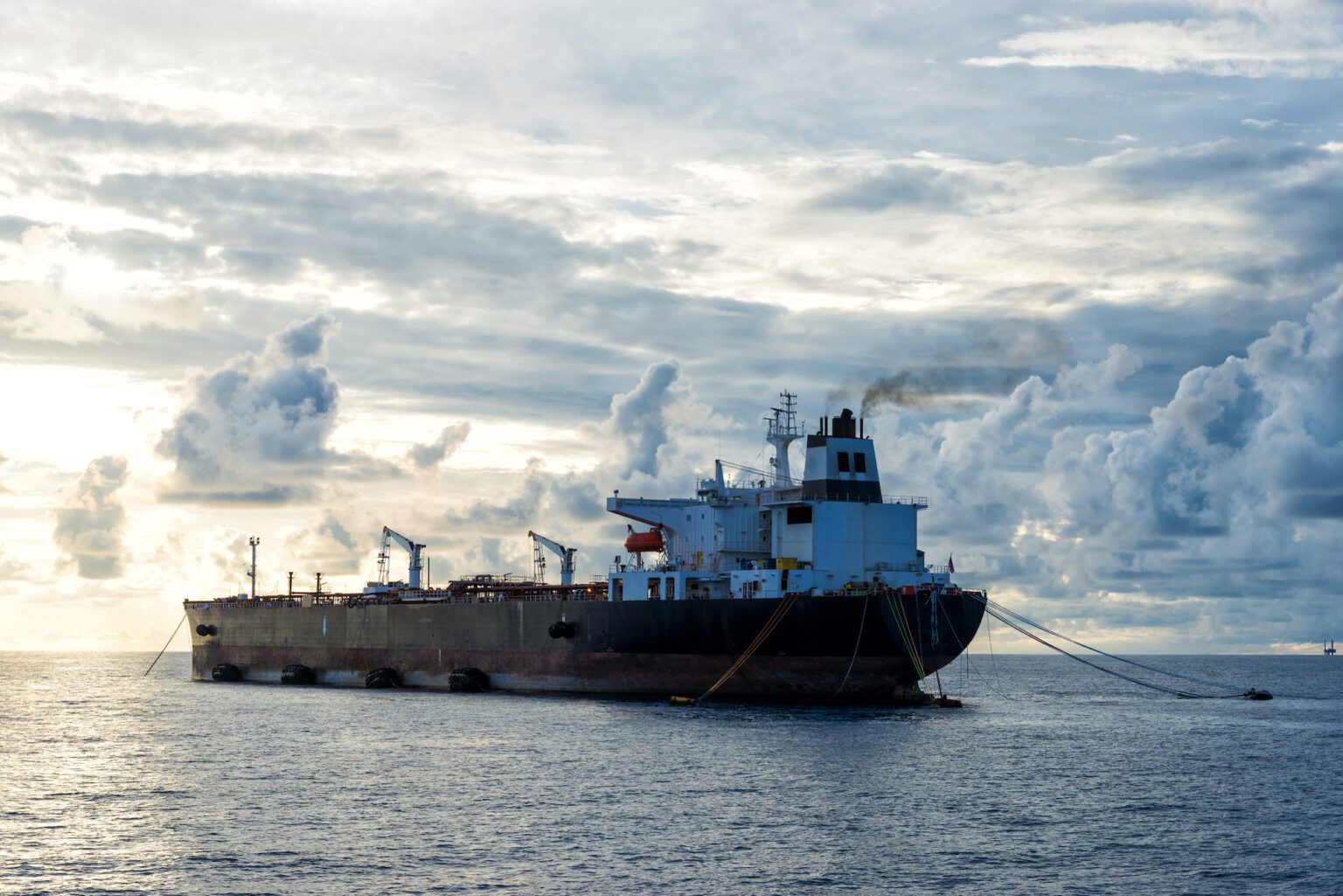 Al Jazeera: The shipment of oil to Europe has decreased