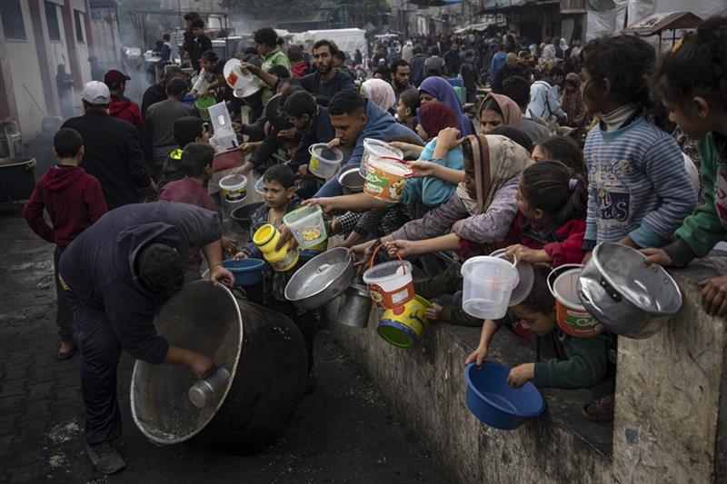 تیراندازی نظامیان صهیونیست به آوارگان فلسطینی در صف غذا