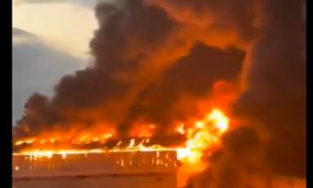 حريق هائل يلتهم مصنعا بمدينة الخليل في الضفة الغربية