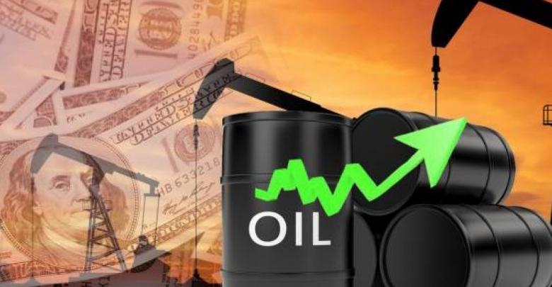 أسعار النفط تنهي أسبوعًا مربحًا.. والتجار “منقسمون” بشأن مستقبل السوق