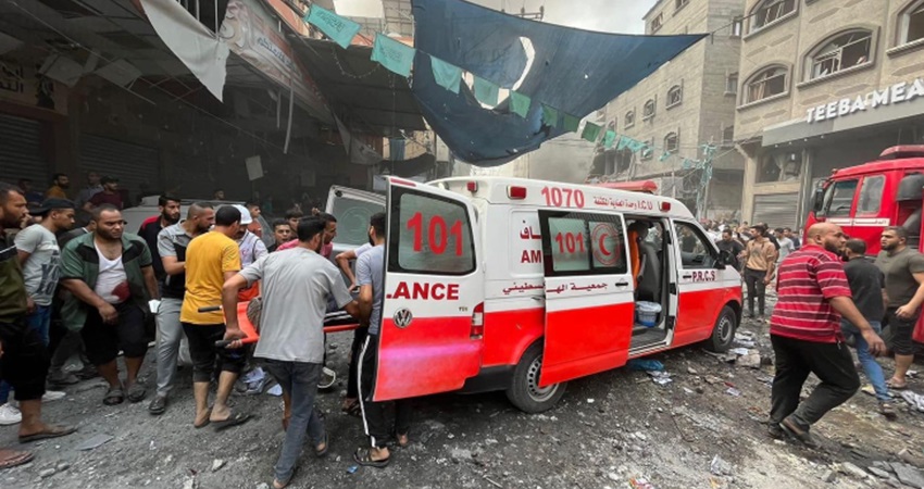 الهلال الأحمر”: الاحتلال الإسرائيلي يطالب المتواجدين بمستشفى “الأمل” بالخروج منه “عراة”