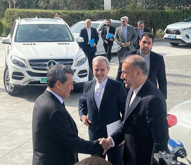 Iran’s FM Meets Turkmen Officials