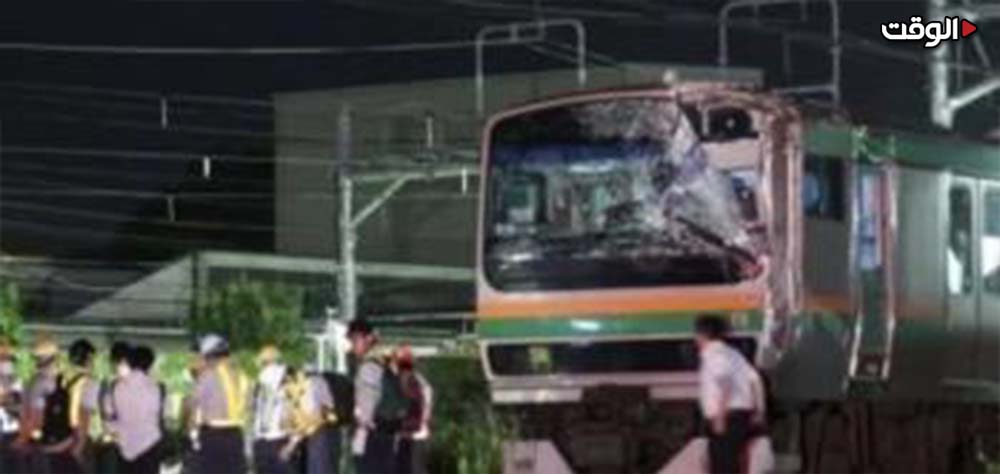 إصابة 45 شخصا إثر اصطدام قطار بحافلة عند معبر للسكك الحديدية في كمبوديا