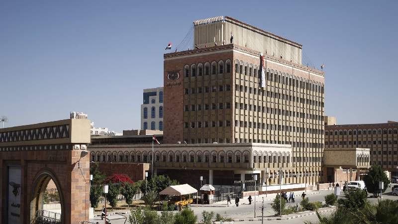البنك المركزي اليمني يُحذر من استهداف القطاع المصرفي ويُحمّل النظام السعودي المسؤولية