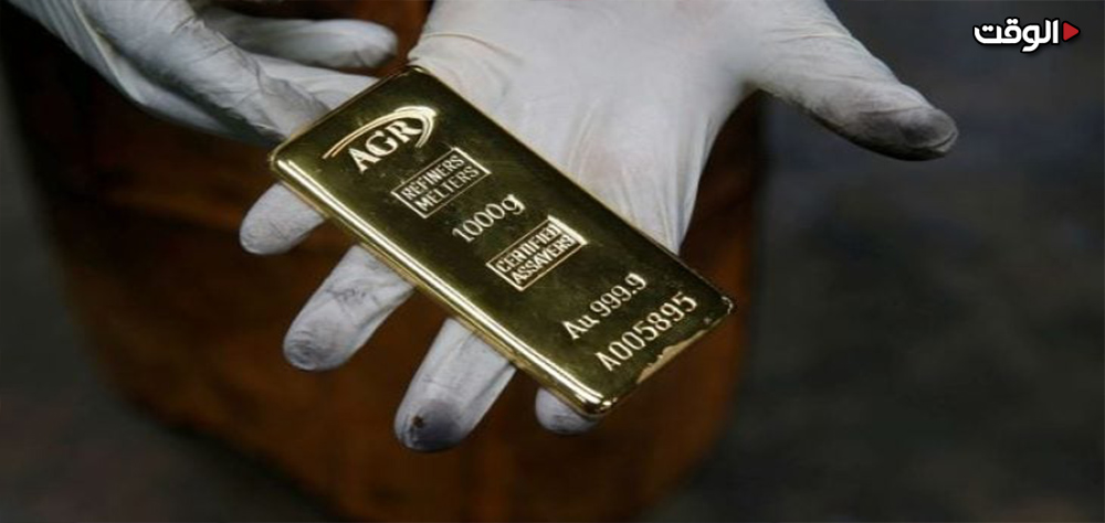 الذهب يتراجع متأثرا بقوة الدولار وترقب المستثمرين لبيانات التضخم الأمريكية