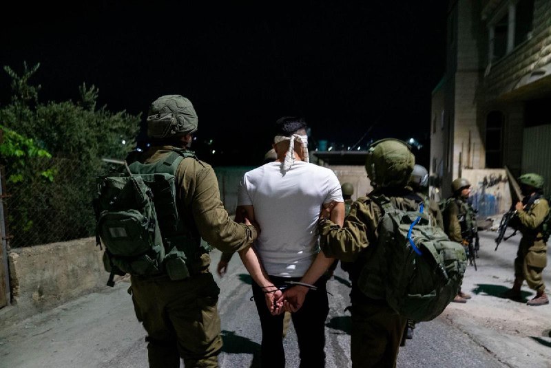 خلال حملة دهم,,, قوات الاحتلال الصهيوني تعتقل 19 فلسطينياً في الضفة