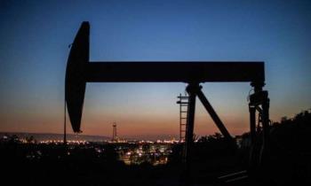 النفط يستقر مع تقييم الأسواق المخاوف حيال الإمداد وانتعاش الاقتصاد الصيني
