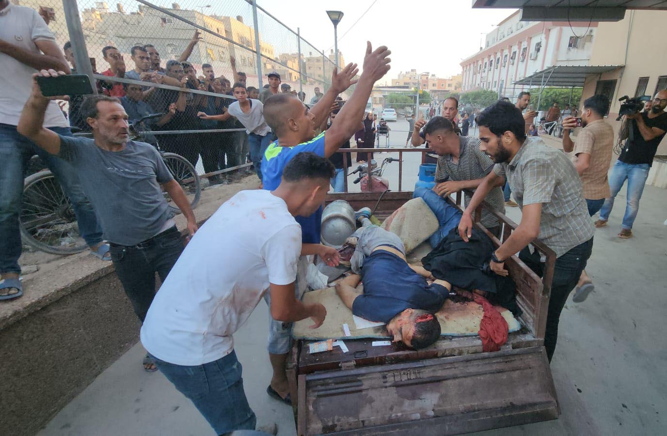 الإعلام الحكومي بغزة: مجازر الاحتلال في غزة خلفت 60 شهيداً خلال ساعات