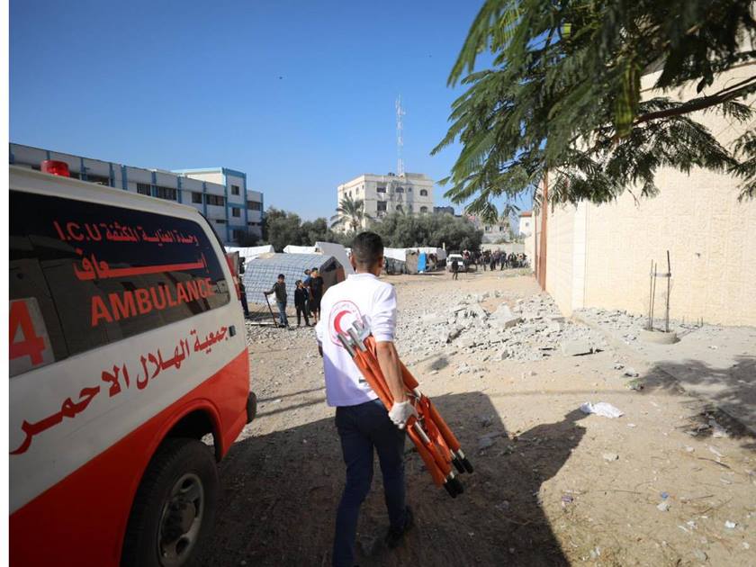 أطباء بلا حدود تحذر من توقف الرعاية الصحية في مجمع ناصر الطبي في غزة