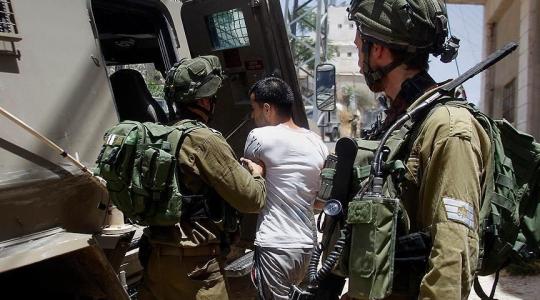 الاحتلال يعتقل 30 فلسطينيا بالضفة وينفذ اقتحامات جديدة