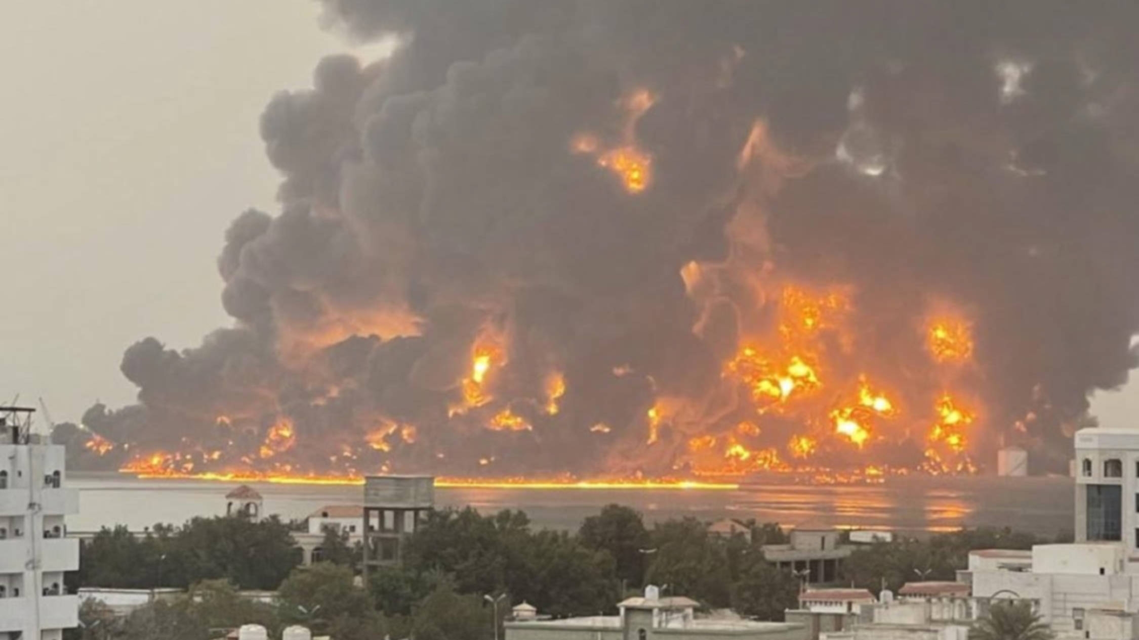 Israeli forces target the Yemeni port city of Hudaydah with airstrikes