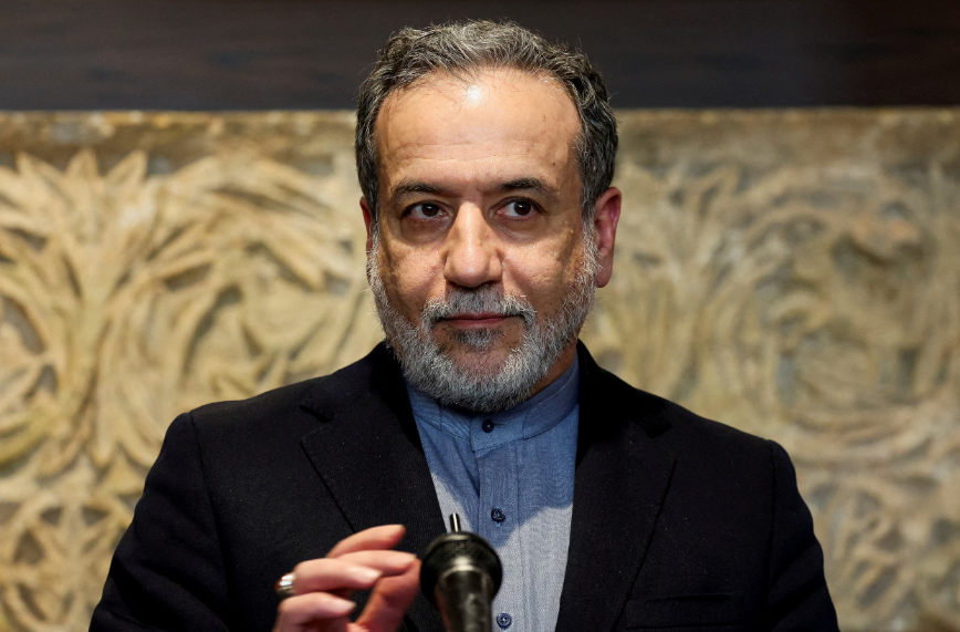 Iranian FM: Trump Cannot Advocate Peace While Supporting War Criminals
