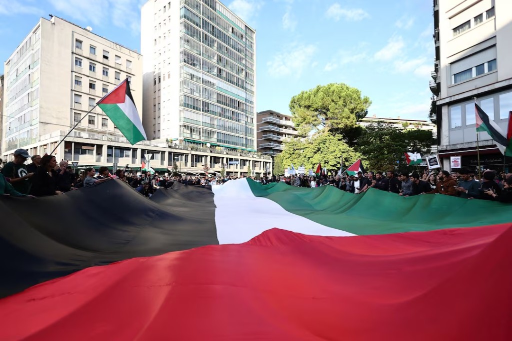 Italian Police Confront Pro-Palestinian Demonstrators Ahead of Israel Football Match