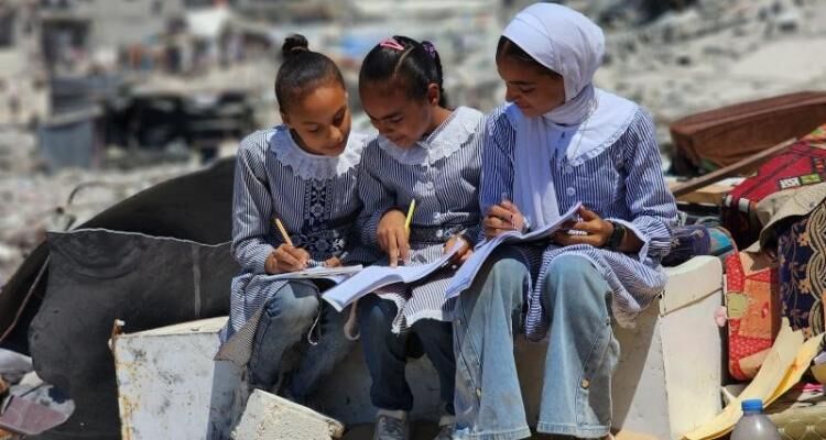 مسؤولون تربويون فلسطينيون: 95 بالمئة من المدارس والجامعات تحولت إلى مراكز إيواء