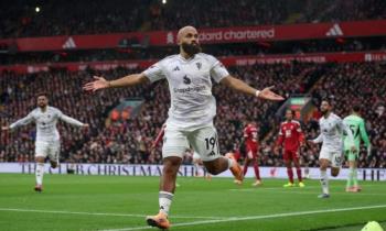 ليفربول يواصل مسلسل الهزائم بالسقوط على ملعبه أمام مانشستر يونايتد في قمة بالدوري الإنكليزي
