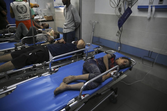 أطباء في مواجهة الإبادة.. شهادات من قلب مستشفيات غزة