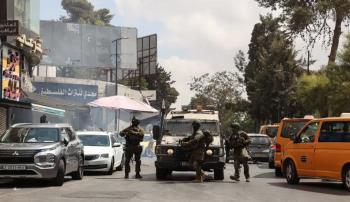 الكيان الصهيوني يشن حملة مداهمات واعتقالات واسعة في أنحاء الضفة الكيان الصهيوني يشن حملة مداهمات واعتقالات واسعة في أنحاء الضفة