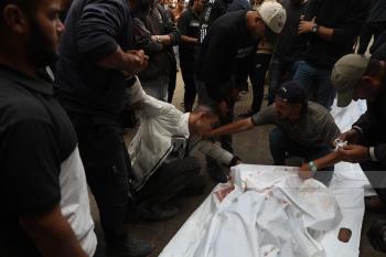 حماس: تبرير الاحتلال لمجزرة غزة كردّ فعلٍ عنصريةٌ وفجورٌ بالقتل حماس: تبرير الاحتلال لمجزرة غزة كردّ فعلٍ عنصريةٌ وفجورٌ بالقتل