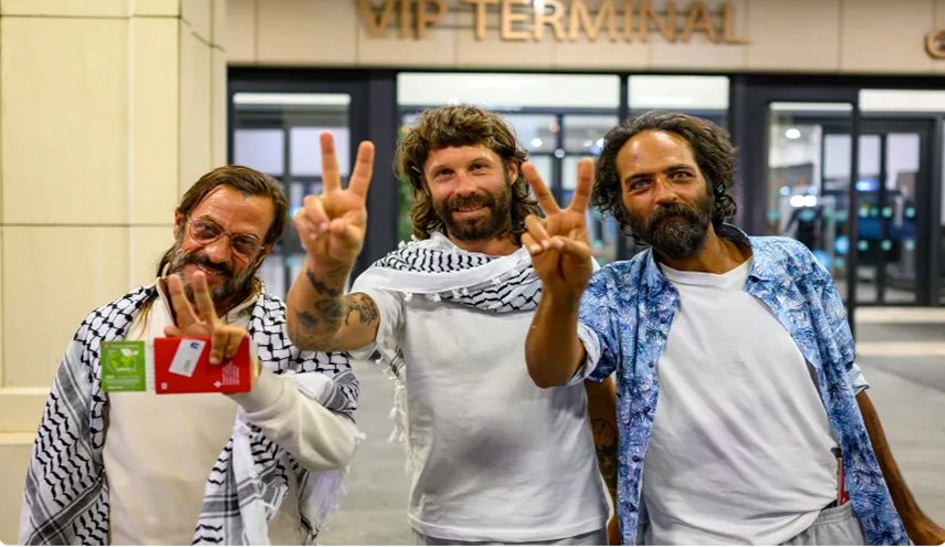 ناشطو الأسطول: سرقوا حواسيبنا وهواتفنا کما سرقوا من الفلسطينيين وطنهم!