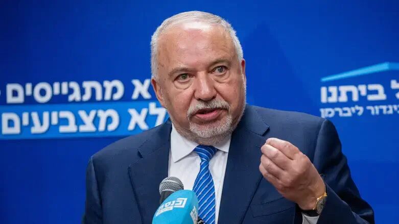 لیبرمن: کابینه نتانیاهو کنترل اوضاع اسرائیل را از دست داده‌است