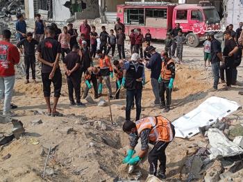 صحة غزة: دفن 14 شهيدًا احتجز الاحتلال جثامينهم بعد تعذّر التعرف عليهم