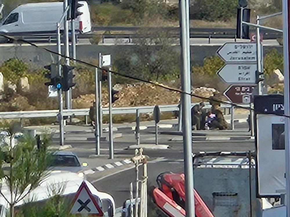 مقتل مستوطن وإصابة 3 آخرين بعملية مزدوجة في غوش عتصيون