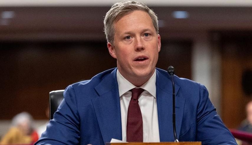 واشنطن ترسل وفدًا رفيعًا برئاسة وزير الجيش إلى كييف