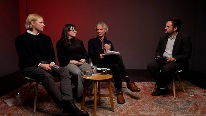 روائيون بريطانيون يخشون أن يحل الذكاء الاصطناعي محل أعمالهم