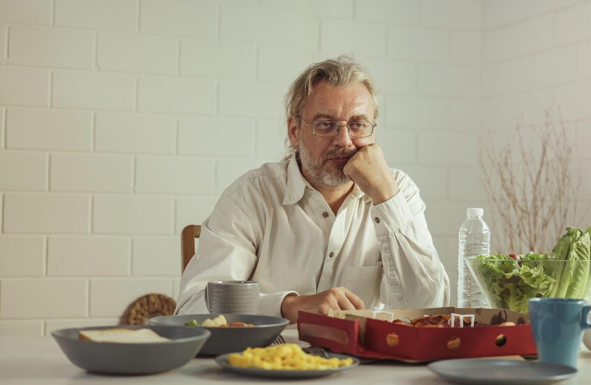 الوحدة على المائدة تهدد صحة كبار السن وسلامة تغذيتهم