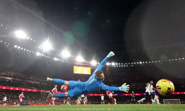 ثلاثية إيزي في مواجهة توتنهام تُبعد أرسنال بفارق ست نقاط في الصدارة