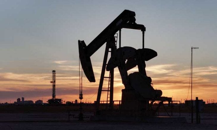 انخفاض أسعار النفط مع توقعات بوقف القتال في أوكرانيا