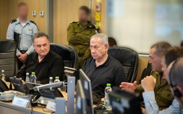 Netanyahu Drags War into Cabinet to Save Power