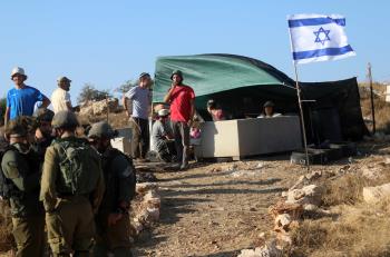 الاحتلال الصهيوني يقيم بؤرة استيطانية على أراضي بلدة عناتا شمال القدس المحتلة