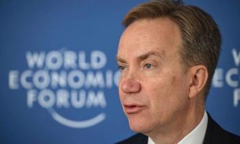 رئيس المنتدى الاقتصادي العالمي يحذر من ثلاث “فقاعات” اقتصادية محتملة