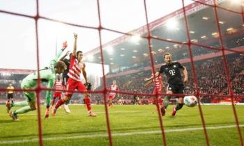 بايرن ميونخ يتفادى الهزيمة الأولى ويتعادل بصعوبة شديدة مع يونيون برلين في البوندسليغا