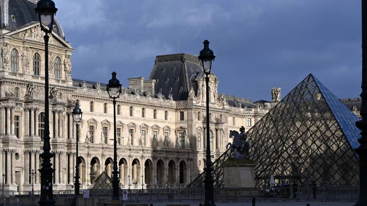 Troubled Louvre Museum Faces Some Grave Scenarios