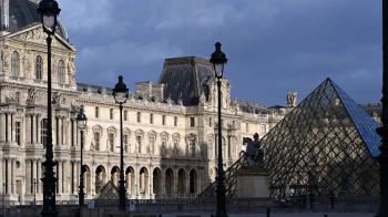 Troubled Louvre Museum Faces Some Grave Scenarios