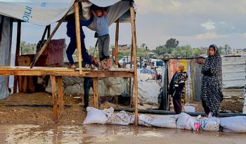 غزة.. آلاف الأسر فقدت مأواها المؤقت وتضررت خيامها ومراكز الإيواء بالكامل