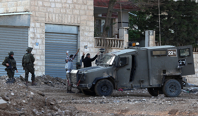 الكيان الصهيوني يعيد اقتحام مساحات واسعة من طوباس ويفرض حظراً للتجوال