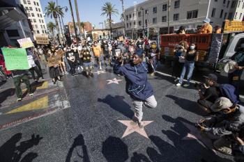 بعد وصول ترامب.. البيض يسيطرون على 90% من مسلسلات هوليوود