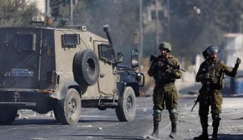 شبان فلسطينيون يواجهون قوات الاحتلال في طولكرم وطوباس