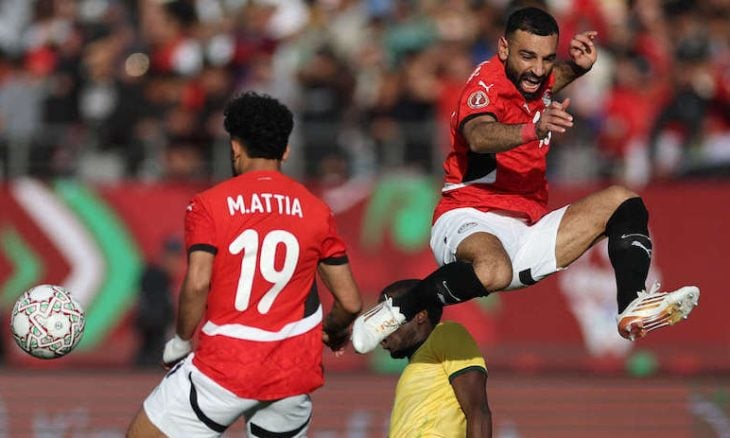 مصر تفلت بانتصار صعب على جنوب إفريقيا 1- صفر لتبلغ دور 16 بكأس الأمم