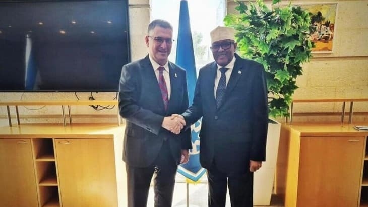 كشف رحلة سرية لرئيس أرض الصومال إلى تل أبيب: تداعيات سياسية واستراتيجية