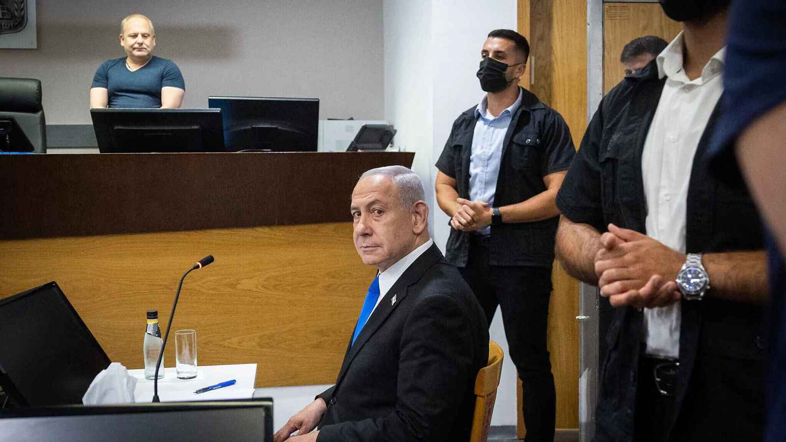 محاكمة نتنياهو بين ملفات الفساد ومعركة العفو: أزمة سياسية تهزّ الكيان من الداخل