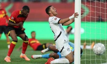 مصر تتعادل مع أنغولا وتحسم صدارة مجموعتها بكأس الأمم في غياب صلاح